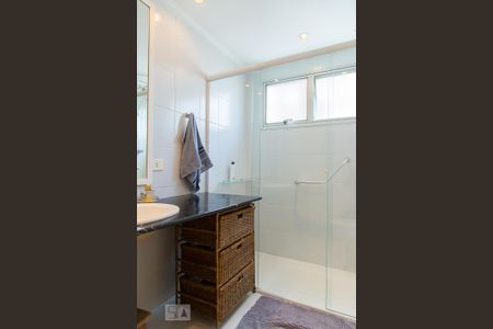 Apartamento à venda com 220m², 4 quartos e 3 vagasBanheiro social