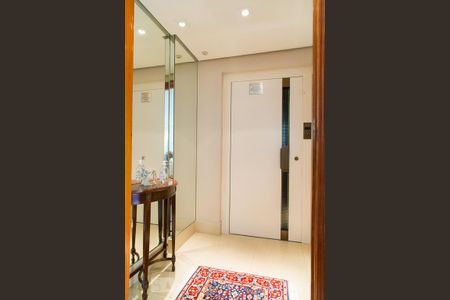 Apartamento à venda com 220m², 4 quartos e 3 vagasÁrea comum - Entrada