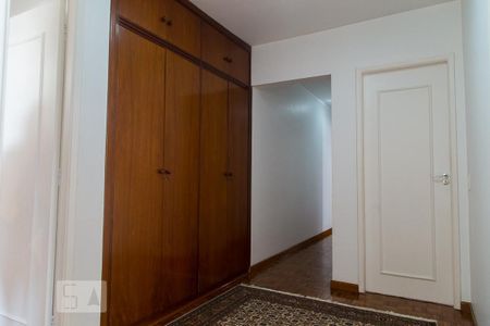 Apartamento à venda com 220m², 4 quartos e 3 vagasCorredor