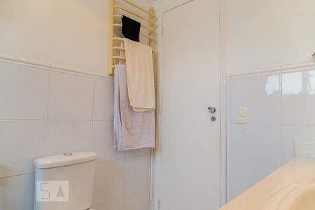 Apartamento à venda com 220m², 4 quartos e 3 vagasBanheiro da suíte