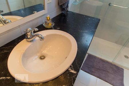 Apartamento à venda com 220m², 4 quartos e 3 vagasBanheiro social - Detalhe