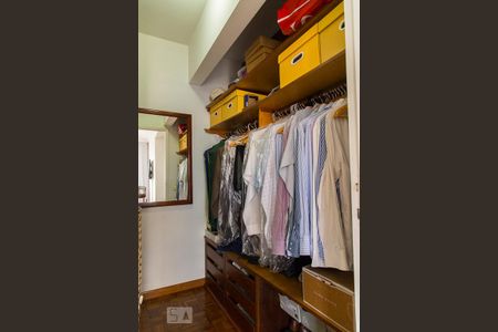 Apartamento à venda com 220m², 4 quartos e 3 vagasSuíte - Closet