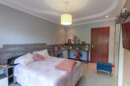 Casa à venda com 200m², 4 quartos e 2 vagasSuíte