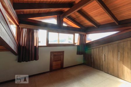 Casa à venda com 200m², 4 quartos e 2 vagasSotão