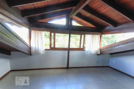 Casa à venda com 200m², 4 quartos e 2 vagasSotão