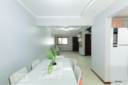 Sala de casa à venda com 4 quartos, 200m² em Espírito Santo, Porto Alegre