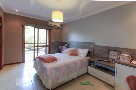 Casa à venda com 200m², 4 quartos e 2 vagasSuíte