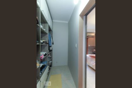 Casa à venda com 200m², 4 quartos e 2 vagasCloset da suíte