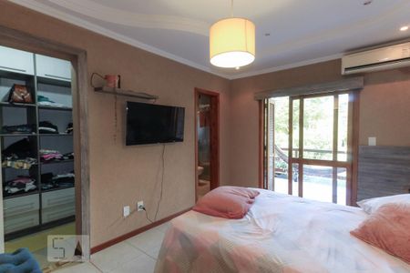 Casa à venda com 200m², 4 quartos e 2 vagasSuíte