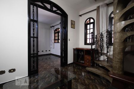 Sala de TV de casa para alugar com 3 quartos, 190m² em Quitaúna, Osasco