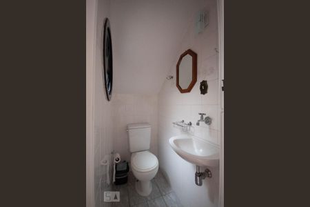 Casa para alugar com 190m², 3 quartos e 2 vagasBanheiro de Serviço