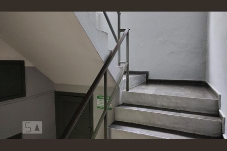 Apartamento para alugar com 48m², 2 quartos e 1 vaga Apartamento para alugar com 48m², 2 quartos e 1 vagaEscada
