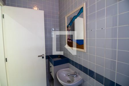 Casa à venda com 380m², 4 quartos e 6 vagasBanheiro da Suíte 2