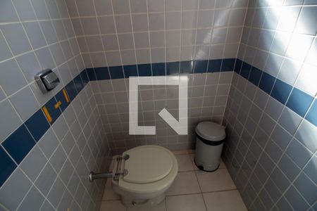 Casa à venda com 380m², 4 quartos e 6 vagasBanheiro da Suíte 2