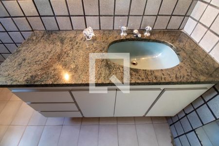 Casa à venda com 380m², 4 quartos e 6 vagasBanheiro da Suíte 3