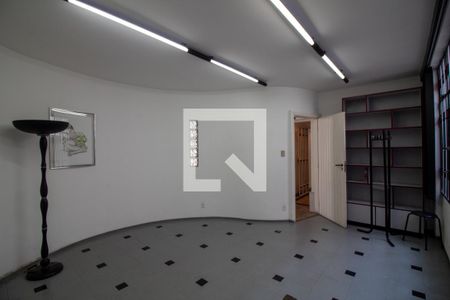 Casa à venda com 380m², 4 quartos e 6 vagasSala intima