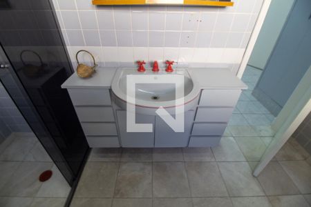 Casa à venda com 380m², 4 quartos e 6 vagasBanheiro da Suíte 4