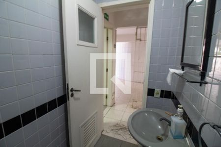 Casa à venda com 380m², 4 quartos e 6 vagasBanheiro de serviço