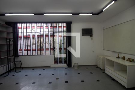 Casa à venda com 380m², 4 quartos e 6 vagasSala intima