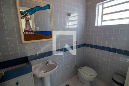 Casa à venda com 380m², 4 quartos e 6 vagasBanheiro da Suíte 2