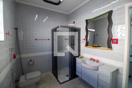 Casa à venda com 380m², 4 quartos e 6 vagasBanheiro da Suíte 4