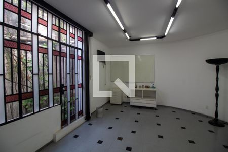 Casa à venda com 380m², 4 quartos e 6 vagasSala intima