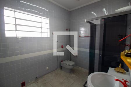 Casa à venda com 380m², 4 quartos e 6 vagasBanheiro da Suíte 4