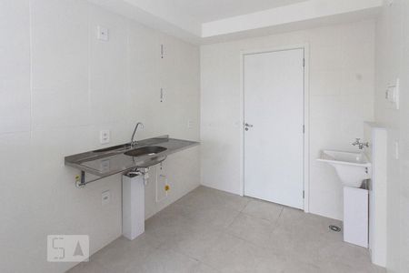 Cozinha de apartamento para alugar com 1 quarto, 28m² em Vila Ema, São Paulo