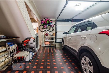 Casa à venda com 198m², 3 quartos e 2 vagasEscada