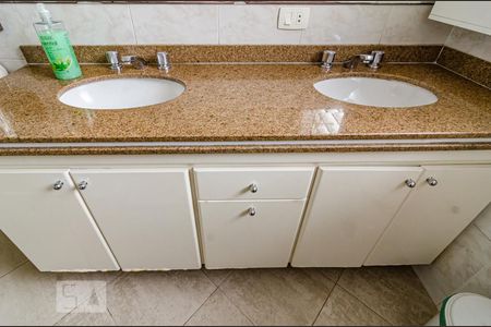 Casa à venda com 198m², 3 quartos e 2 vagasBanheiro