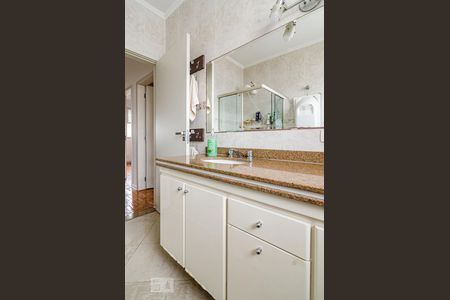 Casa à venda com 198m², 3 quartos e 2 vagasBanheiro