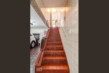 Casa à venda com 198m², 3 quartos e 2 vagasEscada