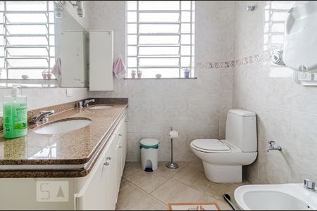 Casa à venda com 198m², 3 quartos e 2 vagasBanheiro