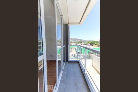 Apartamento à venda com 61m², 2 quartos e 2 vagasSacada da sala