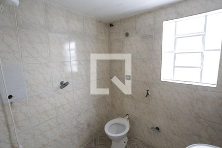 Banheiro de casa para alugar com 1 quarto, 54m² em Vila Londrina, São Paulo