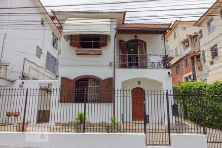 Casa à venda com 292m², 3 quartos e 5 vagasFachada