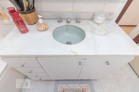 Casa à venda com 292m², 3 quartos e 5 vagasDetalhe do Banheiro 1 - Pia