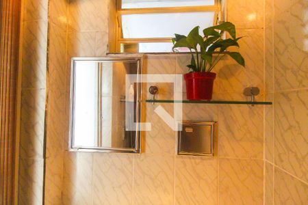 Casa à venda com 240m², 4 quartos e 3 vagasBanheiro 1