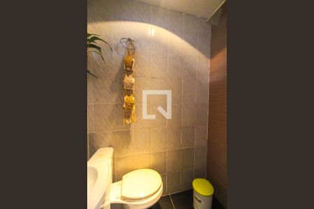 Casa à venda com 240m², 4 quartos e 3 vagasBanheiro 1