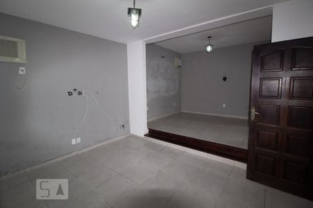 Sala de casa para alugar com 2 quartos, 370m² em Vila Santa Cruz, Duque de Caxias