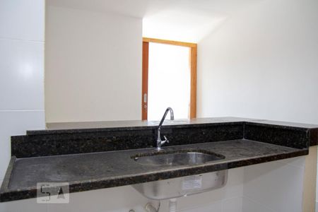 Cozinha de apartamento para alugar com 1 quarto, 30m² em Centro, São Gonçalo