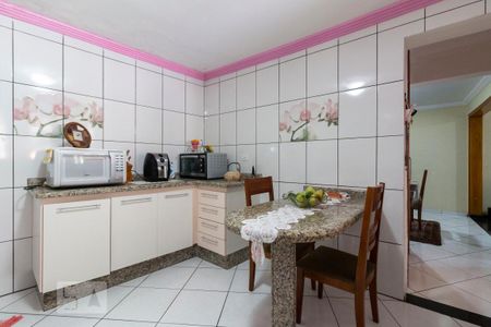 Casa à venda com 180m², 3 quartos e 4 vagas Casa à venda com 180m², 3 quartos e 4 vagasCozinha
