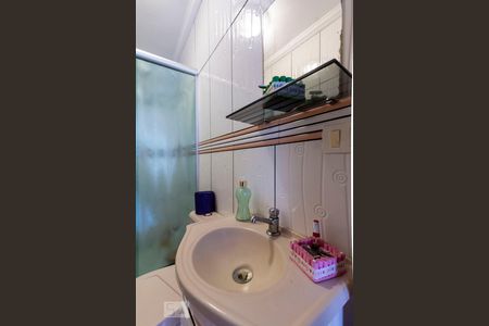 Banheiro  de casa à venda com 3 quartos, 180m² em Vila Taquari, São Paulo