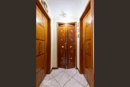 Casa à venda com 180m², 3 quartos e 4 vagas Casa à venda com 180m², 3 quartos e 4 vagasHall