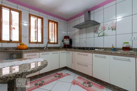 Casa à venda com 180m², 3 quartos e 4 vagas Casa à venda com 180m², 3 quartos e 4 vagasCozinha