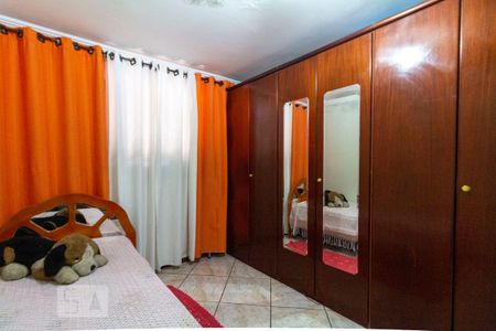 Casa à venda com 180m², 3 quartos e 4 vagas Casa à venda com 180m², 3 quartos e 4 vagasQuarto 2
