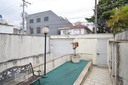 Casa à venda com 870m², 8 quartos e 8 vagasÁrea interna da entrada