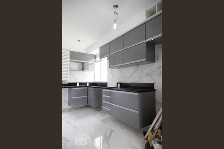 Apartamento para alugar com 45m², 2 quartos e 1 vaga Apartamento para alugar com 45m², 2 quartos e 1 vagaCozinha e área de serviço