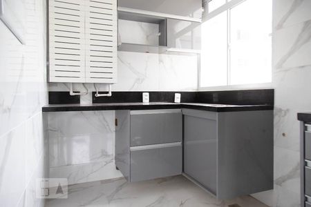 Apartamento para alugar com 45m², 2 quartos e 1 vaga Apartamento para alugar com 45m², 2 quartos e 1 vagaCozinha e área de serviço