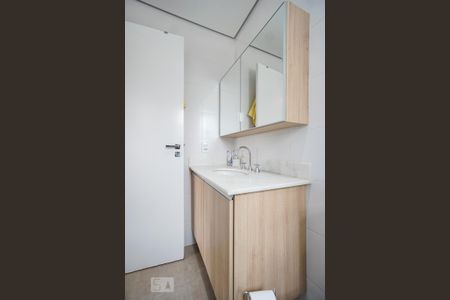 Apartamento à venda com 57m², 2 quartos e 1 vaga Apartamento à venda com 57m², 2 quartos e 1 vagaBanheiro da suíte